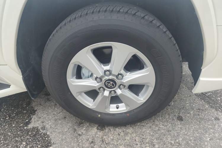 Used Toyota Land Cruiser  Right Front Wheel Hub