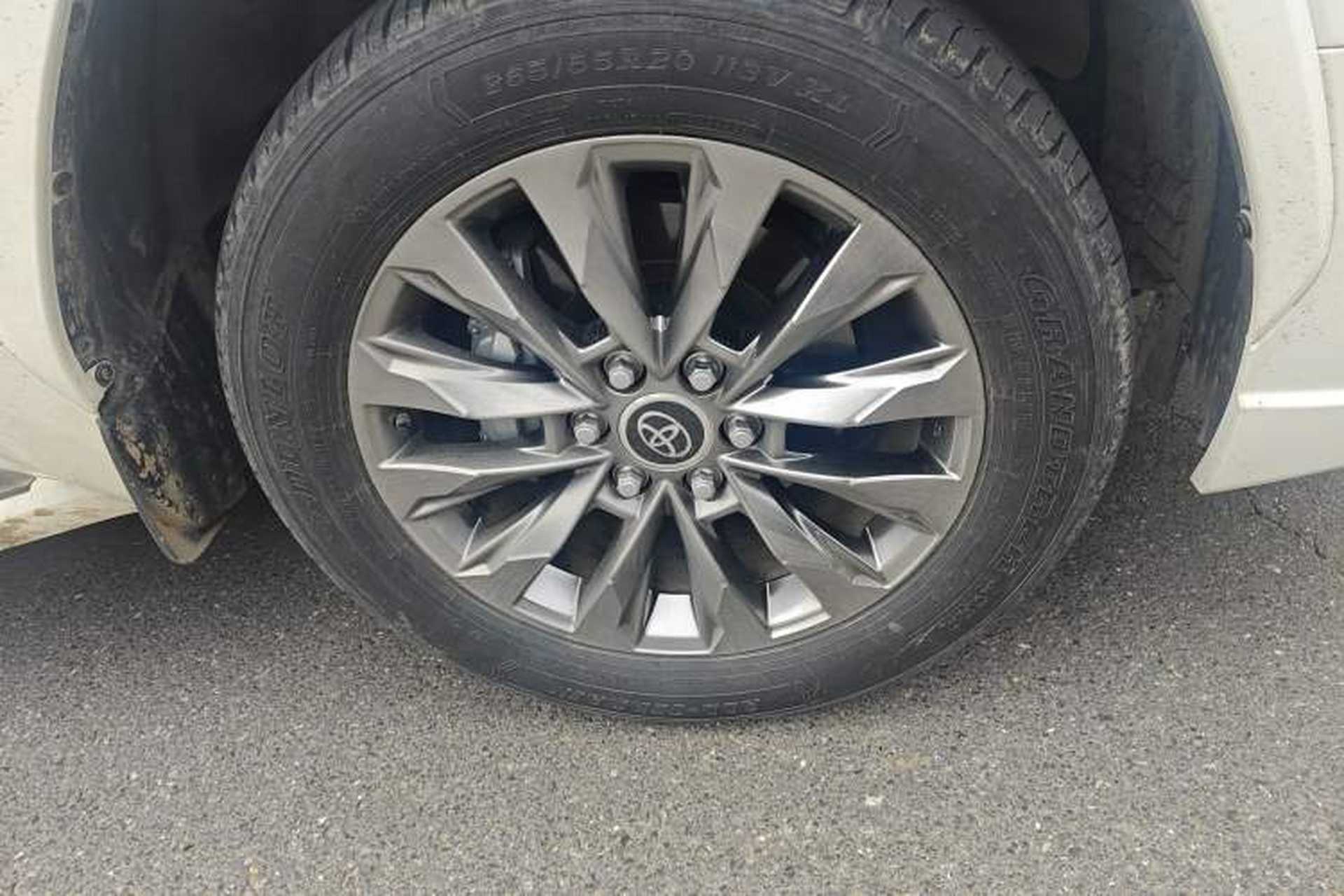 Used Toyota Land Cruiser  Right Front Wheel Hub