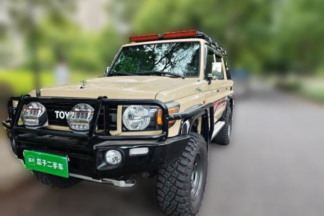 Used Toyota Land Cruiser 70 4.0L manual 5‑seat parallel import LC76