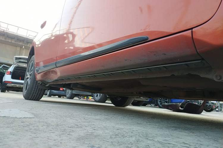 Used Toyota Levin 2015 1.6G CVT Orange Limited Edition Right Side Sill