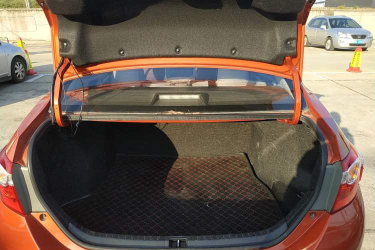 Used Toyota Levin 2015 1.6G CVT Orange Limited Edition Trunk
