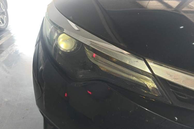 Used Toyota Levin 2014 1.6G CVT Elite Edition Right Front Headlight