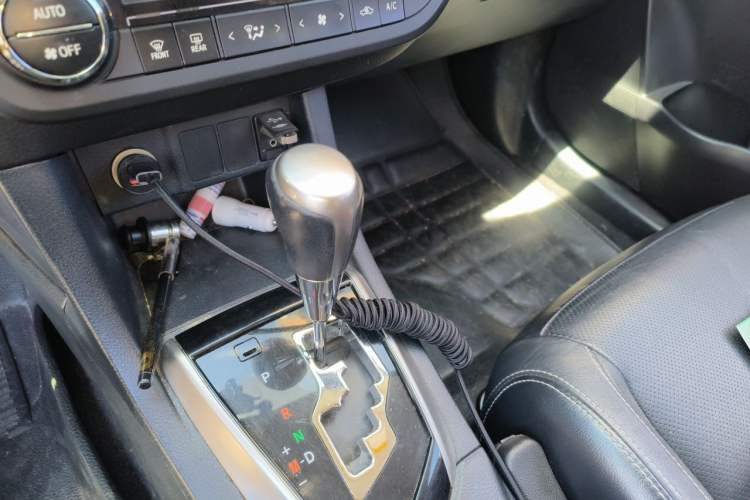 Used Toyota Levin 2014 1.8V CVT Luxury Edition Gear Lever