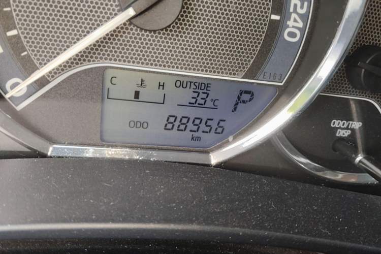 Used Toyota Levin 2014 1.6G CVT Elite Edition Odometer Close Up