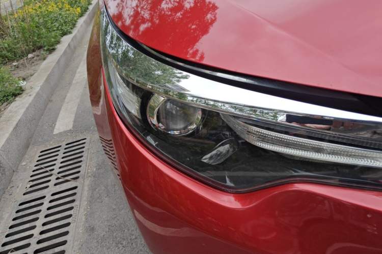 Used Toyota Levin 2014 1.6G CVT Elite Edition Right Front Headlight