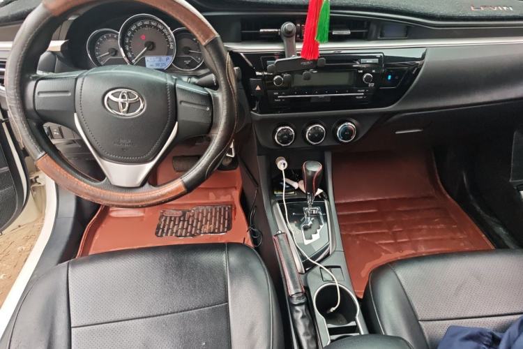 Used Toyota Levin 2014 1.6G CVT Elite Edition Center Console