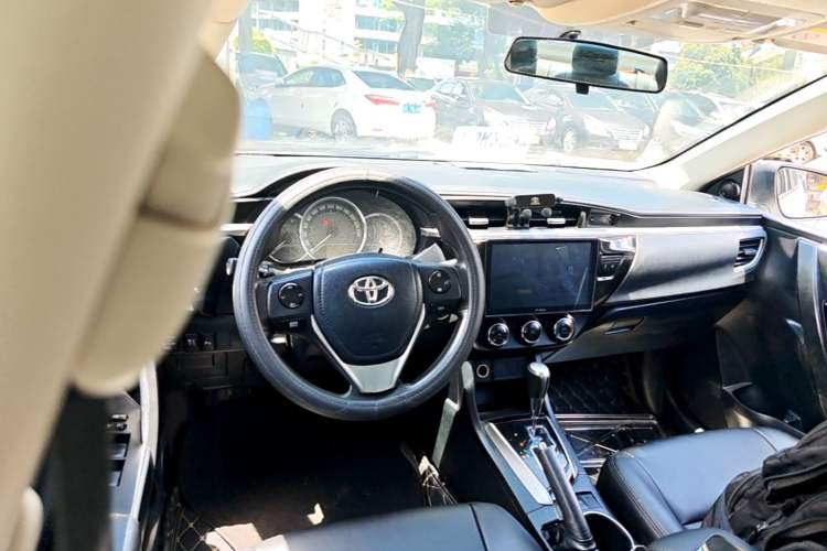 Used Toyota Levin 2014 1.6G CVT Elite Edition Center Console