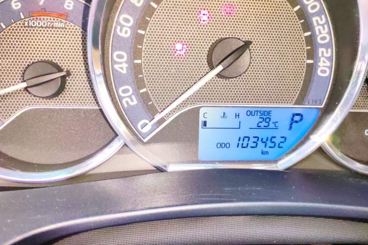Used Toyota Levin 2014 1.6G CVT Elite Edition Odometer Close Up