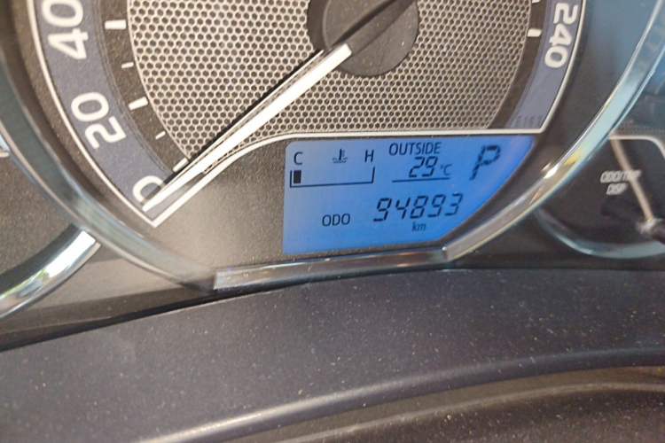 Used Toyota Levin 2014 1.6G CVT Elite Edition Odometer Close Up