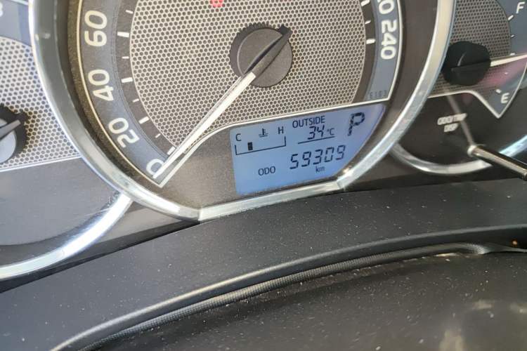 Used Toyota Levin 2014 1.6G CVT Elite Edition Odometer Close Up