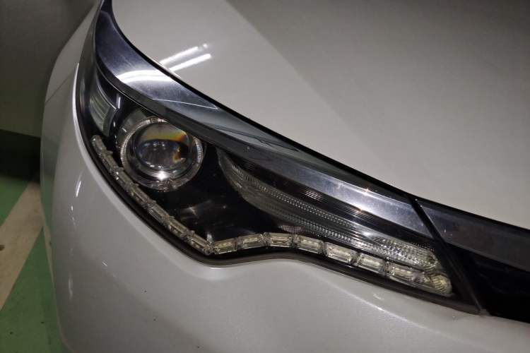 Used Toyota Levin 2014 1.6G CVT Elite Edition Right Front Headlight