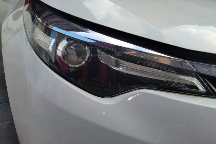 Used Toyota Levin 2014 1.6G CVT Elite Edition Right Front Headlight