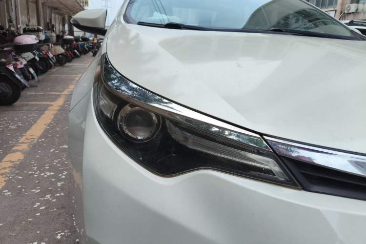 Used Toyota Levin 2014 1.6G CVT Elite Edition Right Front Headlight