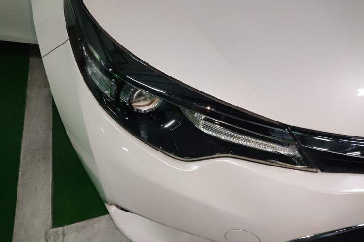 Used Toyota Levin 2014 1.6G CVT Elite Edition Right Front Headlight