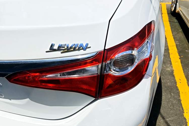 Used Toyota Levin 2014 1.6G CVT Elite Edition Right Rear Taillight