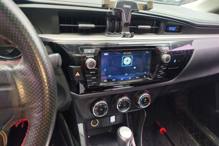 Used Toyota Levin 2015 1.6G CVT Orange Limited Edition Audio And AC Panel