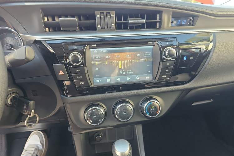 Used Toyota Levin 2015 1.6G CVT Orange Limited Edition Audio And AC Panel