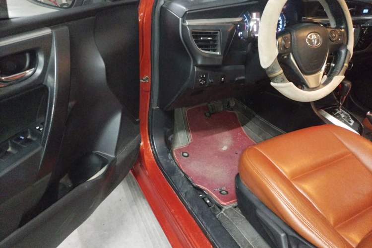 Used Toyota Levin 2015 1.8GS CVT Orange Limited Edition Interior 3