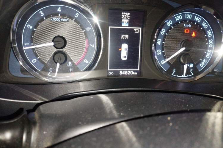 Used Toyota Levin 2015 1.8GS CVT Orange Limited Edition Odometer Close Up