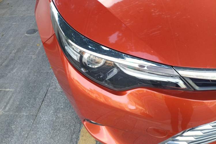 Used Toyota Levin 2015 1.8GS CVT Orange Limited Edition Right Front Headlight