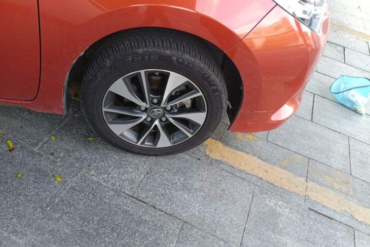 Used Toyota Levin 2015 1.8GS CVT Orange Limited Edition Right Front Wheel Hub