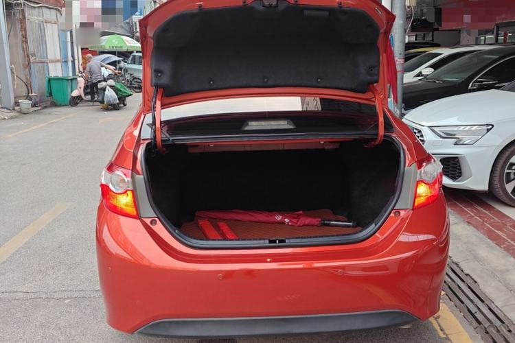 Used Toyota Levin 2015 1.6G CVT Orange Limited Edition Trunk