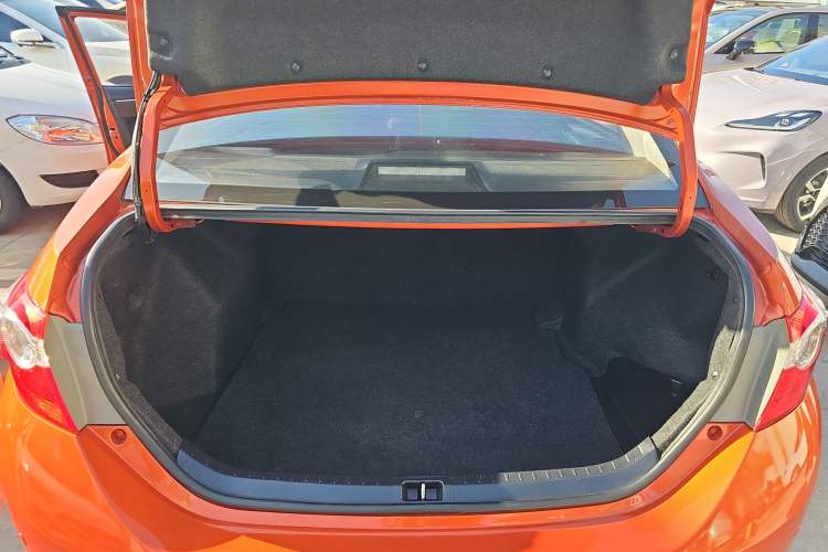 Used Toyota Levin 2015 1.6G CVT Orange Limited Edition Trunk