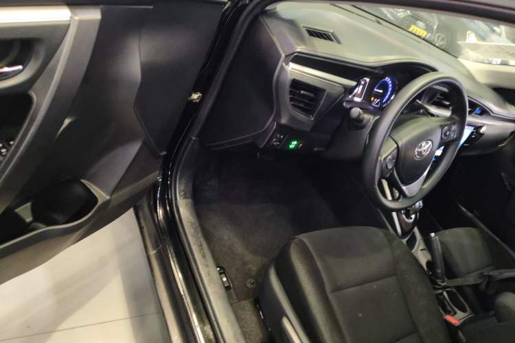 Used Toyota Levin 2016 Dual-Engine 1.8H GS E-CVT Elite Model with Sunroof Driver Seat