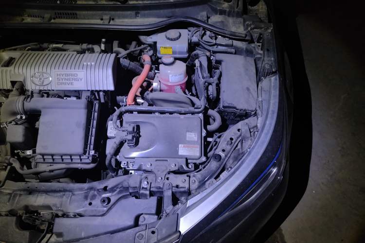 Used Toyota Levin 2016 Dual-Engine 1.8H GS E-CVT Elite Model with Sunroof Engine Bay Left