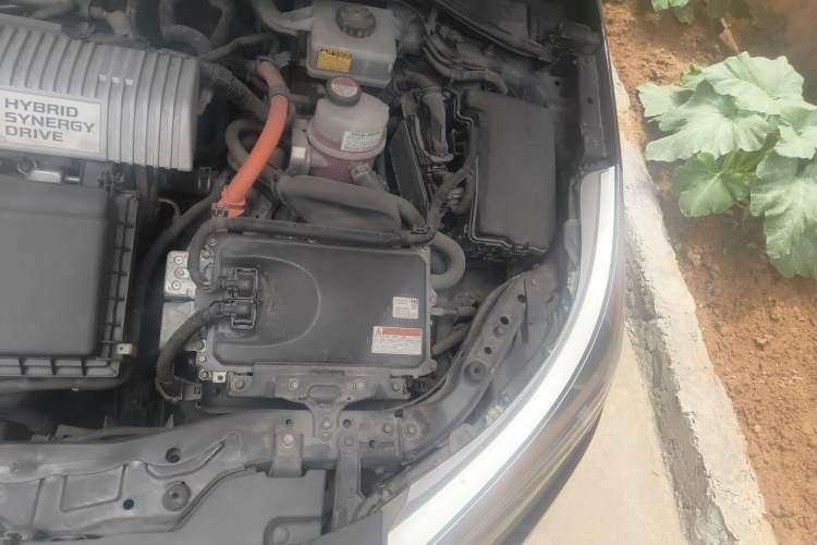 Used Toyota Levin 2016 Dual-Engine 1.8H GS E-CVT Elite Model with Sunroof Engine Bay Left