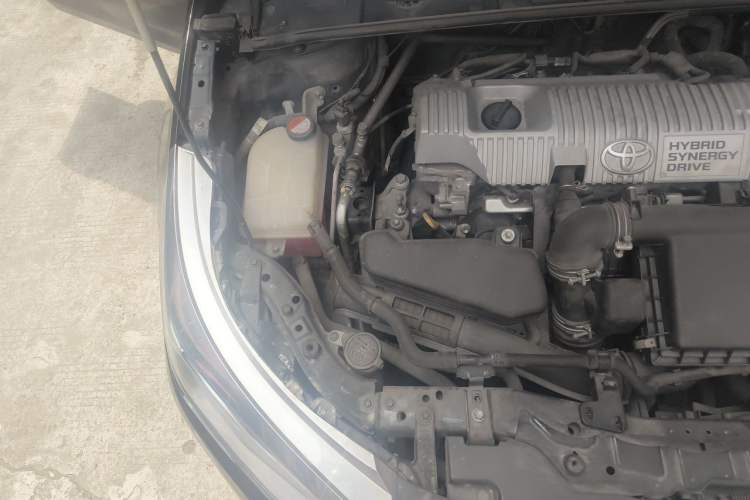 Used Toyota Levin 2016 Dual-Engine 1.8H GS E-CVT Elite Model with Sunroof Engine Bay Right