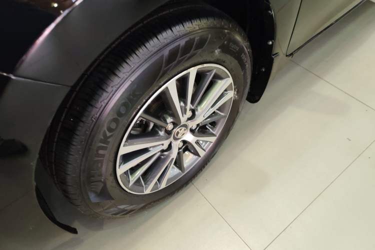 Used Toyota Levin 2016 Dual-Engine 1.8H GS E-CVT Elite Model with Sunroof Left Front Wheel Hub