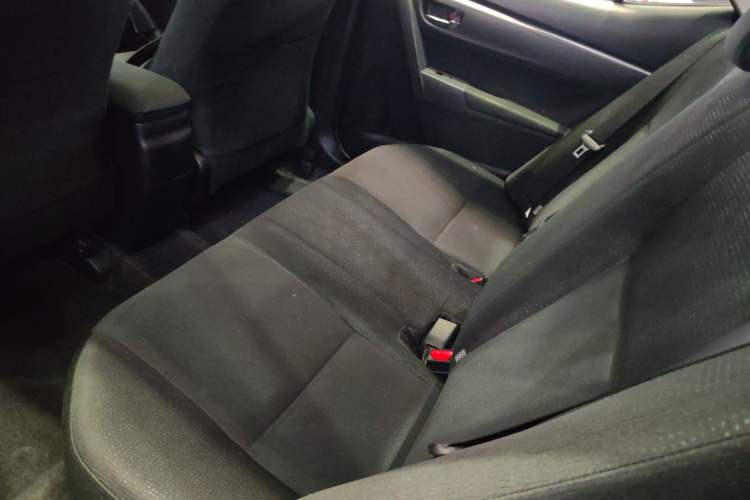 Used Toyota Levin 2016 Dual-Engine 1.8H GS E-CVT Elite Model with Sunroof Left Rear Seat