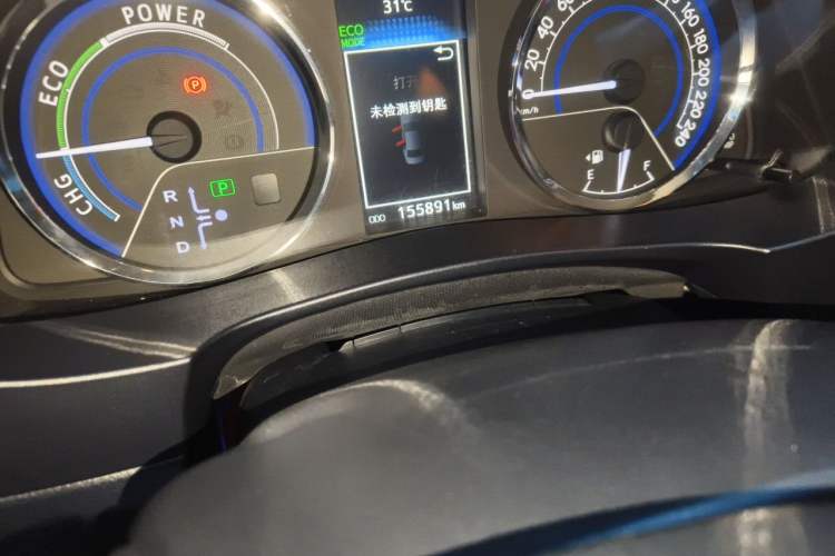 Used Toyota Levin 2016 Dual-Engine 1.8H GS E-CVT Elite Model with Sunroof Odometer Close Up