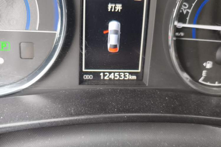 Used Toyota Levin 2016 Dual-Engine 1.8H GS E-CVT Elite Model with Sunroof Odometer Close Up