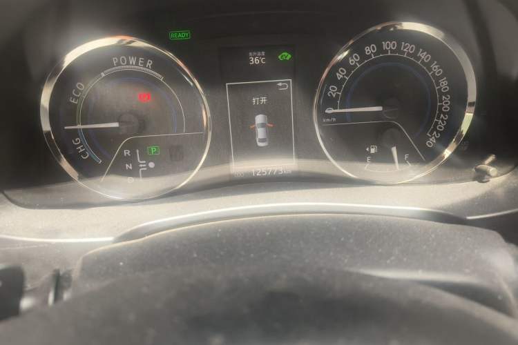 Used Toyota Levin 2016 Dual-Engine 1.8H GS E-CVT Elite Model with Sunroof Odometer Close Up