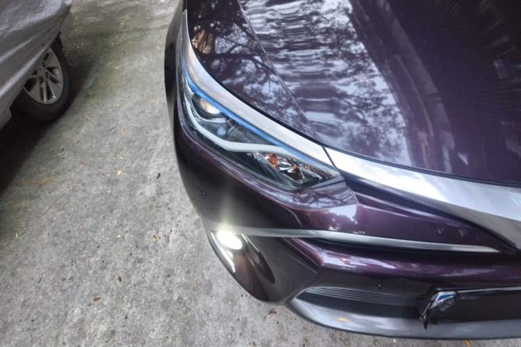 Used Toyota Levin 2016 Dual-Engine 1.8H GS E-CVT Elite Model with Sunroof Right Front Headlight