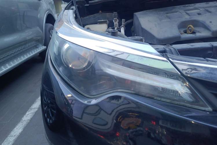 Used Toyota Levin 2016 1.6G CVT Elite Edition Right Front Headlight
