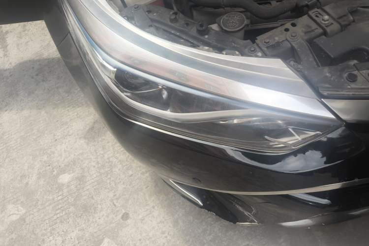 Used Toyota Levin 2016 Dual-Engine 1.8H GS E-CVT Elite Model with Sunroof Right Front Headlight