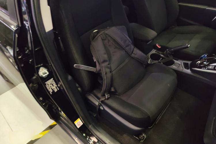 Used Toyota Levin 2016 Dual-Engine 1.8H GS E-CVT Elite Model with Sunroof Right Front Seat