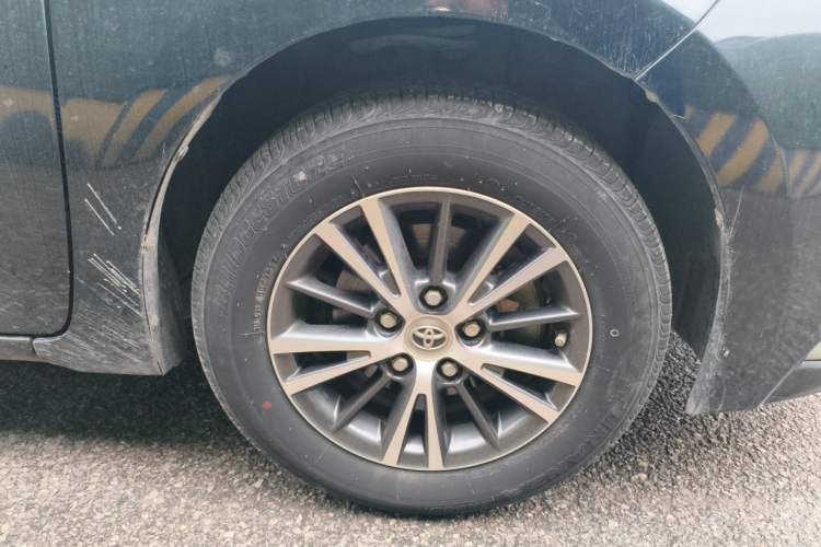 Used Toyota Levin 2016 Dual-Engine 1.8H GS E-CVT Elite Model with Sunroof Right Front Wheel Hub