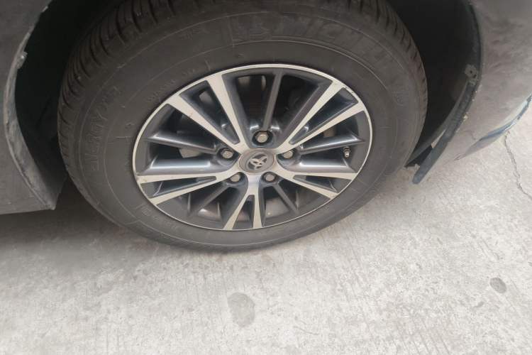 Used Toyota Levin 2016 Dual-Engine 1.8H GS E-CVT Elite Model with Sunroof Right Front Wheel Hub