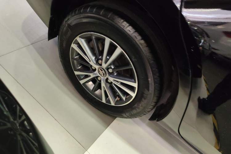 Used Toyota Levin 2016 Dual-Engine 1.8H GS E-CVT Elite Model with Sunroof Right Rear Wheel Hub