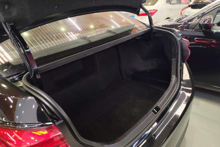 Used Toyota Levin 2016 Dual-Engine 1.8H GS E-CVT Elite Model with Sunroof Trunk