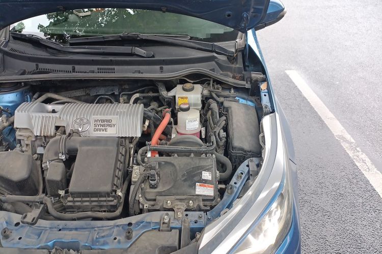 Used Toyota Levin 2016 Dual-Engine 1.8H GS E-CVT Elite Model with Sunroof Engine Bay Left