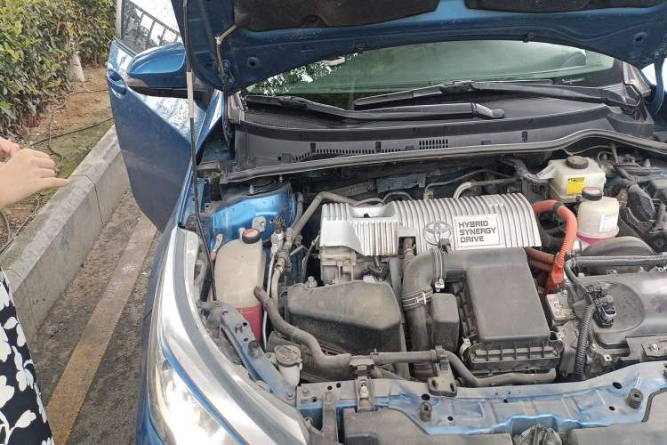 Used Toyota Levin 2016 Dual-Engine 1.8H GS E-CVT Elite Model with Sunroof Engine Bay Right