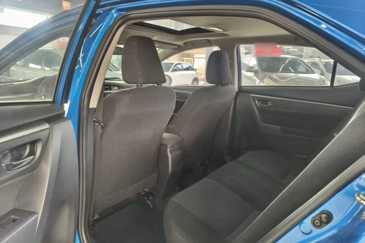 Used Toyota Levin 2016 Dual-Engine 1.8H GS E-CVT Elite Model with Sunroof Left Rear Seat