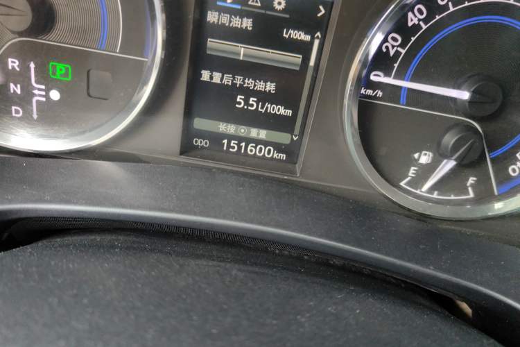 Used Toyota Levin 2016 Dual-Engine 1.8H GS E-CVT Elite Model with Sunroof Odometer Close Up