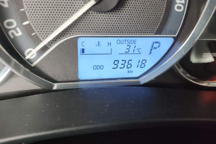 Used Toyota Levin 2016 1.6G CVT Elite Edition Odometer Close Up