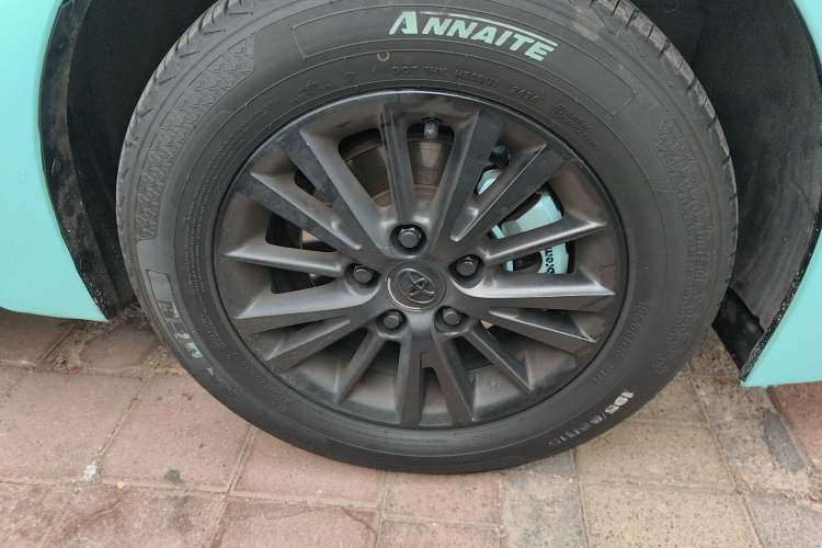 Used Toyota Levin 2016 Dual-Engine 1.8H GS E-CVT Elite Model with Sunroof Right Front Wheel Hub